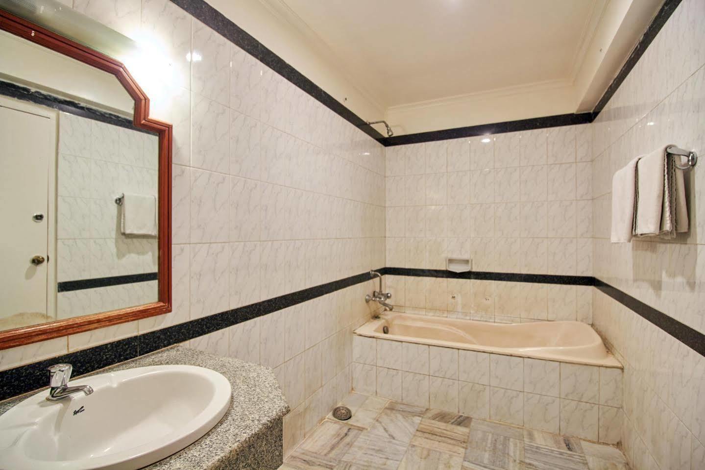 Hotel Chalukya Μπανγκαλόρ Εξωτερικό φωτογραφία
